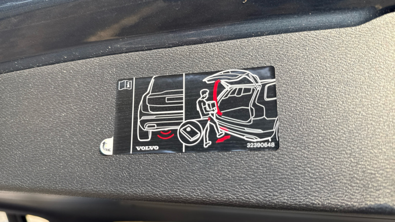 Volvo V60 2.0 B4P Plus Dark 5dr Auto [7 speed] Petrol Estate